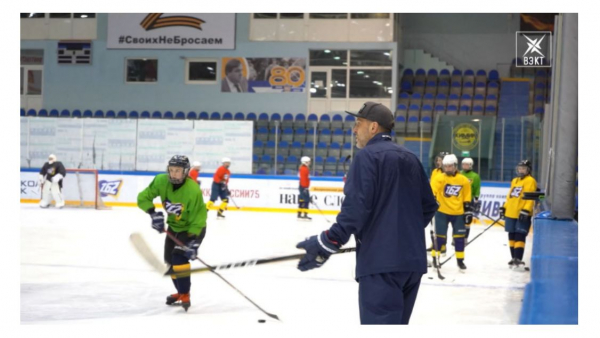 Новое измерение в хоккее. Комментатор Дмитрий Федоров провел тренировку команды «7.62»