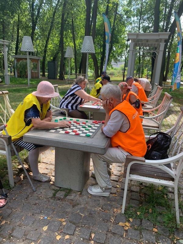 Турнир по шашкам для людей с ограниченными возможностями прошёл в парке усадьбы Кривякино