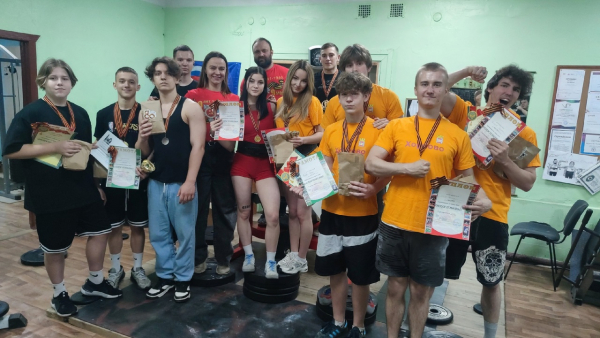Соревнования по жиму штанги прошли в ФСЦ "Новое поколение"