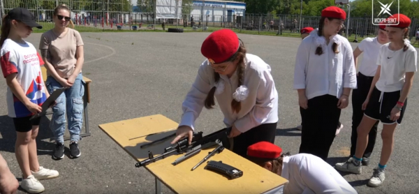 Отставить девичьи нежности! «Девушки в погонах» проявили свою силу на соревнованиях