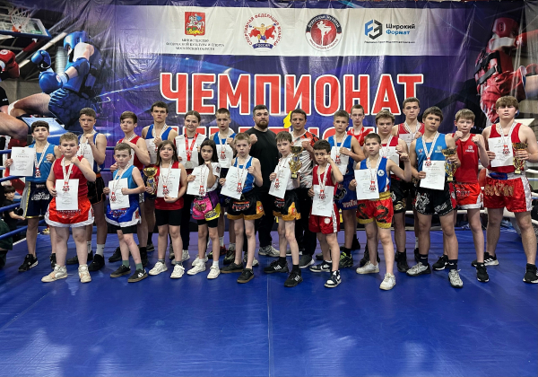 Россыпь наград с Чемпионата и Первенства по муайтай
