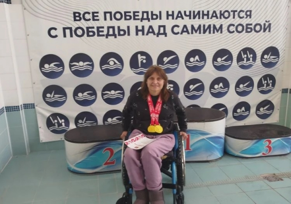 Медали Натальи Гаврилюк и Владимира Глушкова на областных соревнованиях по плаванию