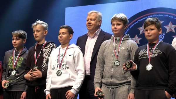 Торжественная церемония награждения победителей хоккейного турнира "Тигры на льду"