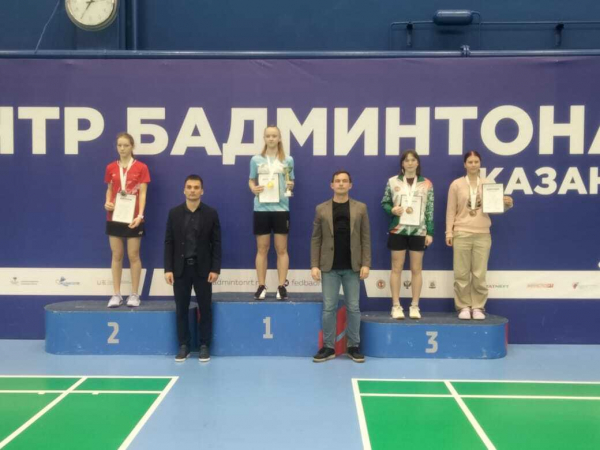 Три золота Воскресенской бадминтонистки