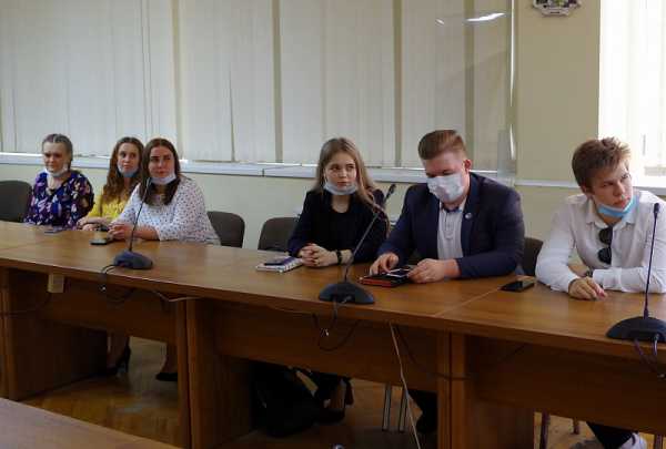 В их руках наше будущее. Заседание молодежного парламента при Совете депутатов