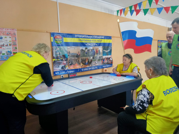 В спортивном клубе инвалидов "Лидер" прошел первый турнир по аэрохоккею