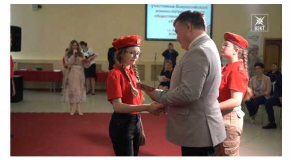 Пополнение в Юнармии. 37 ребят, готовых защищать Родину, получили свои первые юнармейские книжки